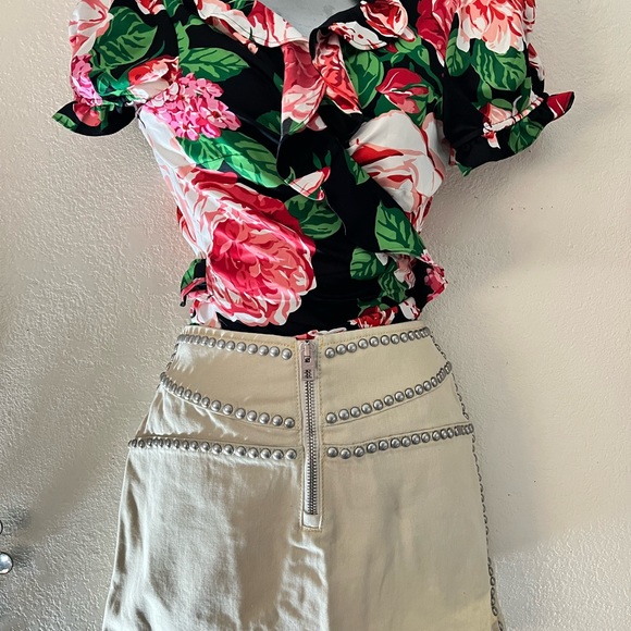 COACH super-chic Coachella Studded Off-white Denim Mini Skirt with pockets - Picture 2 of 9